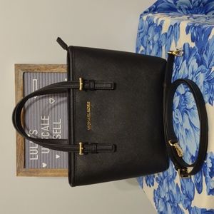 MICHAEL KORS TOTE/CROSSBODY IN EUC!!